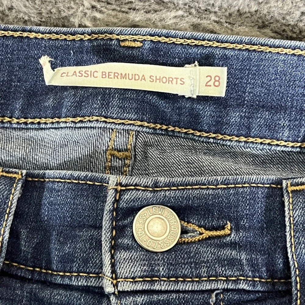 Levis measurements waist